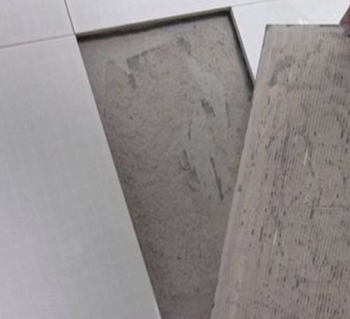 平顶山市瓷砖空鼓维修公司分享瓷砖铺贴时如果打浆（即涂抹在瓷砖背面和基层上的砂浆或瓷砖胶）过少，会带来以下问题